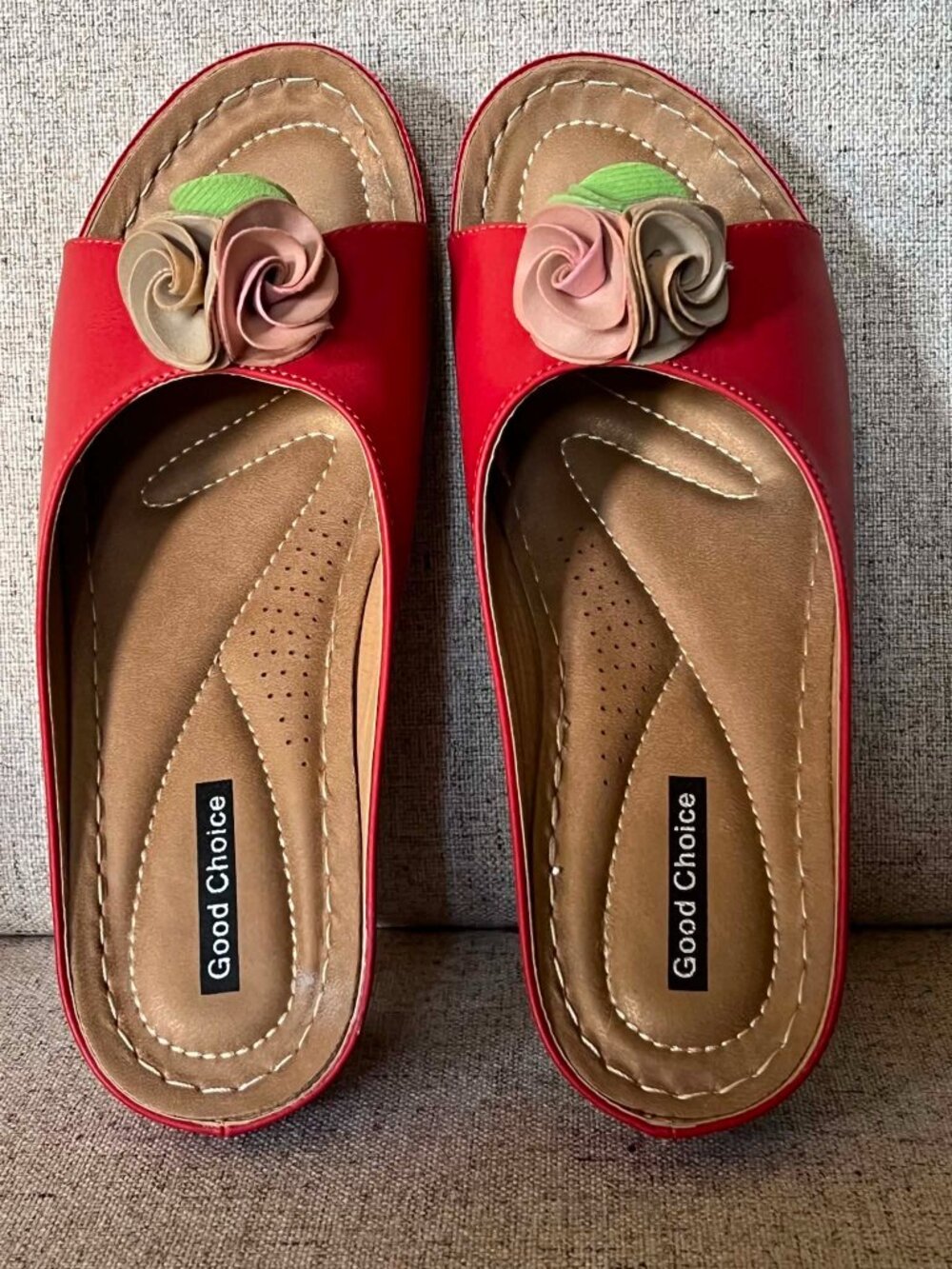 New Good Choice "Sydney" Wedge Sandals  Flower Details Size 7.5
